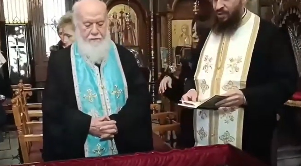 “Δάκρυα πάνω από το σκήνωμα! Πλήθη λαού στο ΥΣΤΑΤΟ ΧΑΙΡΕ στον Μακαριστό Μητροπολίτη Νεοχωρίου Παύλο” στο YouTube