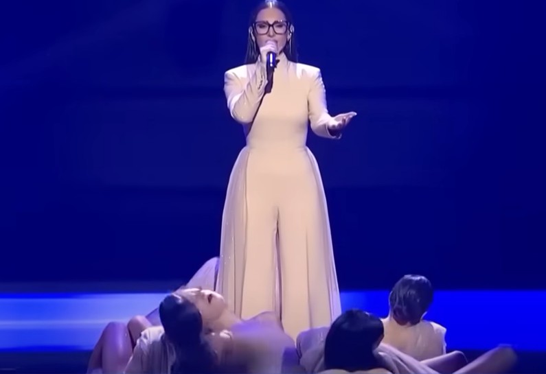 Δείτε το βίντεο “Ξένοι ειδικοί και μη, από ΗΠΑ μέχρι Αυστραλία, στέκονται έκπληκτοι με το τραγούδι μας «Αστερομάτα»” στο YouTube