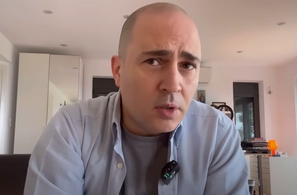 “«Γυρεύοντας μιαν έξοδο κινδύνου»: Φουντώνει η συζήτηση για το πως θα αποδράσει ο Μητσοτάκης” στο YouTube