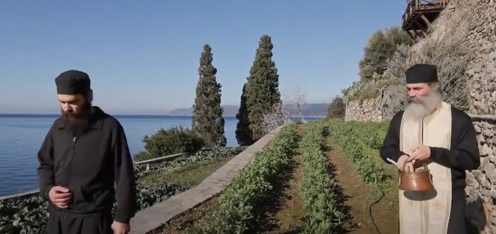 “Ιερομόναχος Εμμανούηλ για Άγιο Όρος: Ο Θεός είναι παντού αλλά εδώ το μέρος έχει κάτι διαφορετικό” στο YouTube