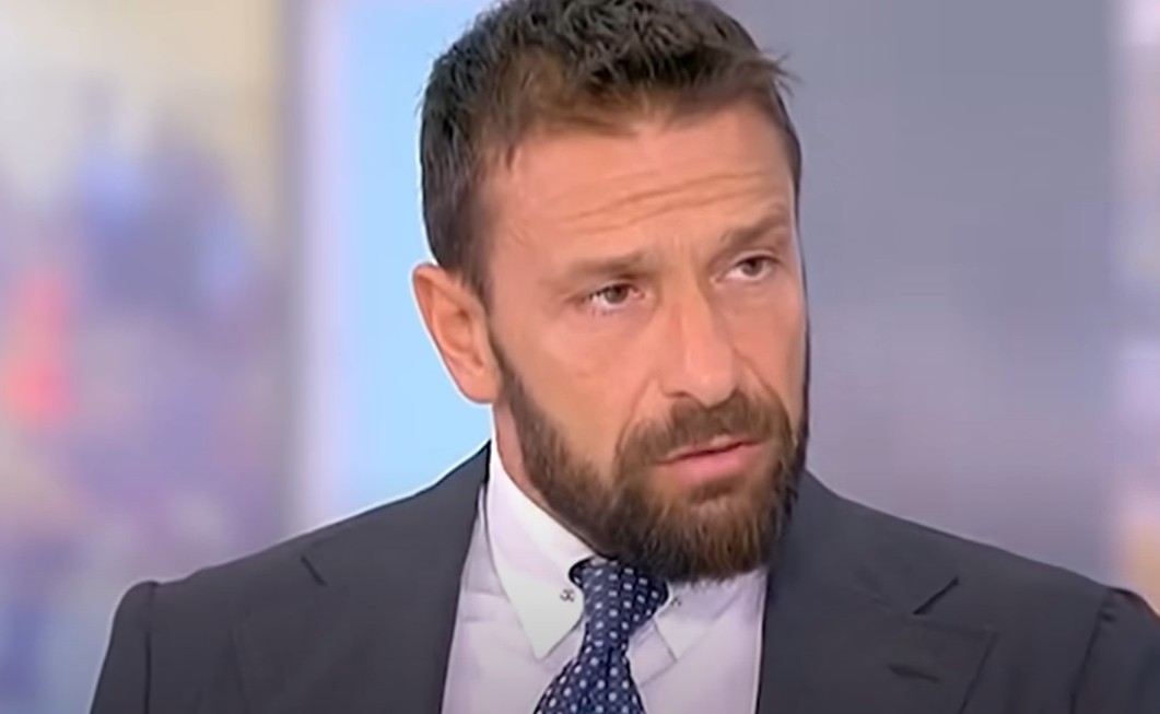 Δείτε το βίντεο “ΞΕΣΚΕΠΑΣΕ ΤΟ ΣΧΕΔΙΟ ΤΗΣ ΚΥΒΕΡΝΗΣΗΣ Ο ΜΑΡΑΚΑΚΗΣ: «Τους κατηγορούν για πλημμέλημα και θα παραγραφούν»” στο YouTube