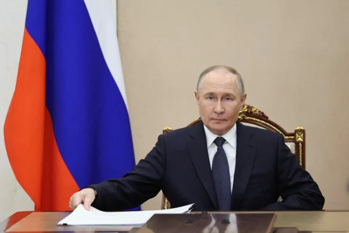 Ρωσία: Το ελικόπτερο του Πούτιν δέχθηκε επίθεση με drones κατά τη διάρκεια της επίσκεψης στο Κουρσκ