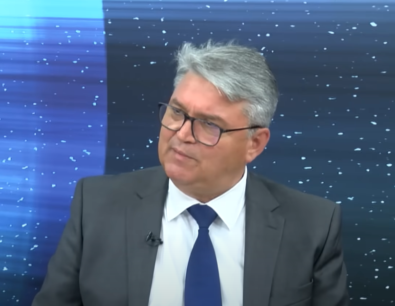 Δείτε το βίντεο “Δημήτρης Νατσιός για ΠΡΟΣΩΠΙΚΟ ΑΡΙΘΜΟ: Μην βιαστούν οι Έλληνες πολίτες να τον πάρουν” στο YouTube