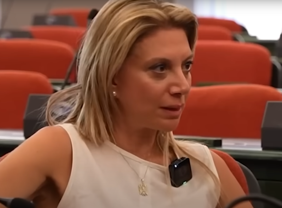 Δείτε το βίντεο “ΔΙΚΑΣΕ ΤΗΝ ΛΑΤΙΝΟΠΟΥΛΟΥ η Καρυστιανού: «Ντροπιαστική η ομιλία της! Είναι απέναντί μας»” στο YouTube