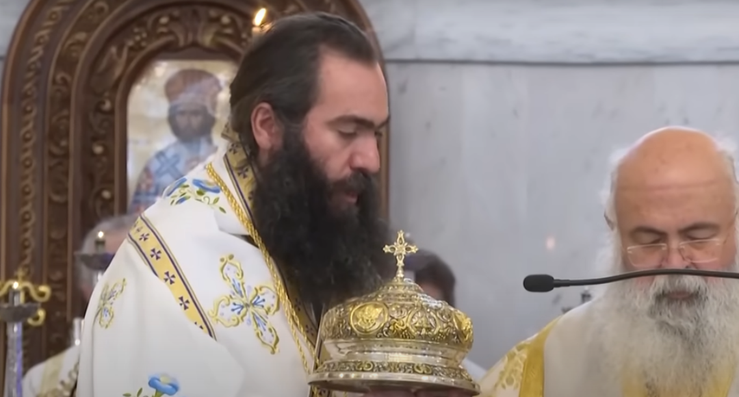 Δείτε το βίντεο “Ιερή σύγκρουση χωρίς τέλος – Στα άκρα Αρχιεπίσκοπος και Τυχικός” στο YouTube