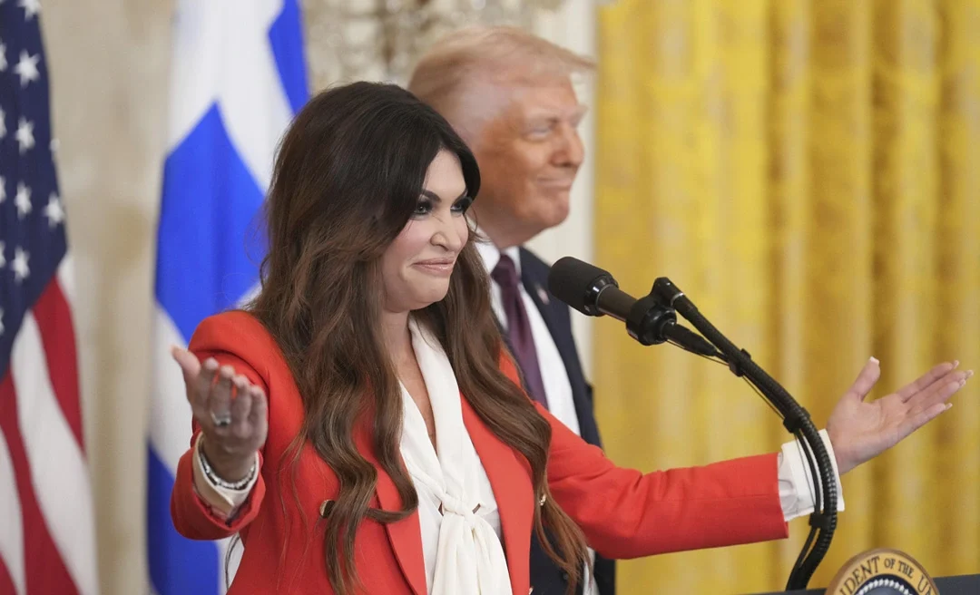 Αυγουστιάτικο μπλόκο των Δημοκρατικών σε Γκιλφόιλ και άλλους 130 υποψηφίους – Οργή Τραμπ