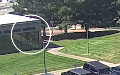 Δολοφονία Τσάρλι Κερκ: Βίντεο με τον ύποπτο δημοσιοποίησαν οι Αρχές – Σκηνικό ακραίου διχασμού στις ΗΠΑ