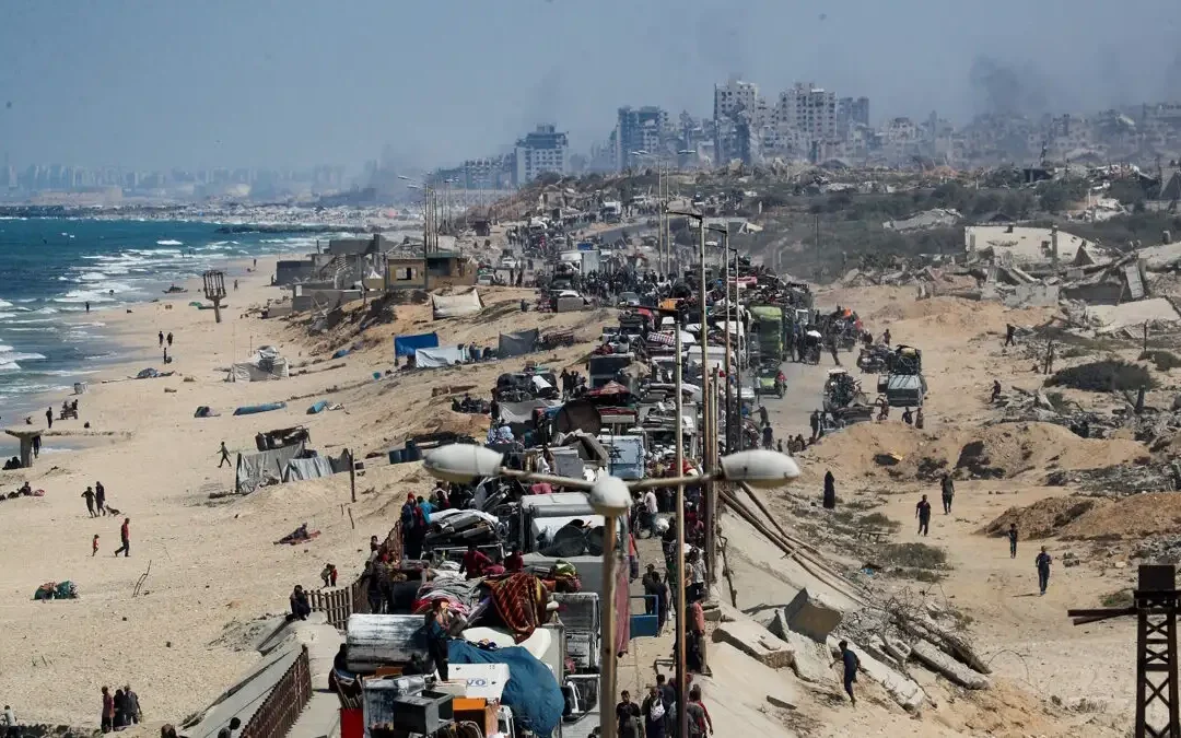 Ώρα μηδέν στη Γάζα: Ο στρατός του Ισραήλ βομβαρδίζει την πόλη και χιλιάδες Παλαιστίνιοι την εγκαταλείπουν
