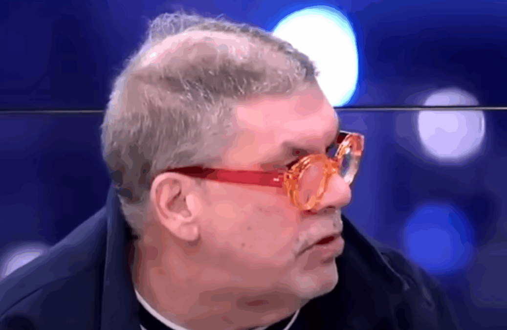 Δείτε το βίντεο ” ΛΑΛΑΣ ΔΙΑΛΥΕΙ ΤΟΝ ΜΗΤΣΟΤΑΚΗ: «Είναι κ@ραγκιόζης, είναι ένα τίποτα» | TsiouTV ” στο YouTube