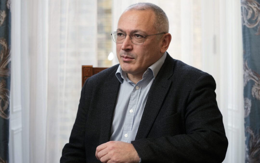 O Χοντορκόφσκι προειδοποιεί την Ευρώπη: Ετοιμαστείτε για Ψυχρό Πόλεμο διάρκειας 10 ετών