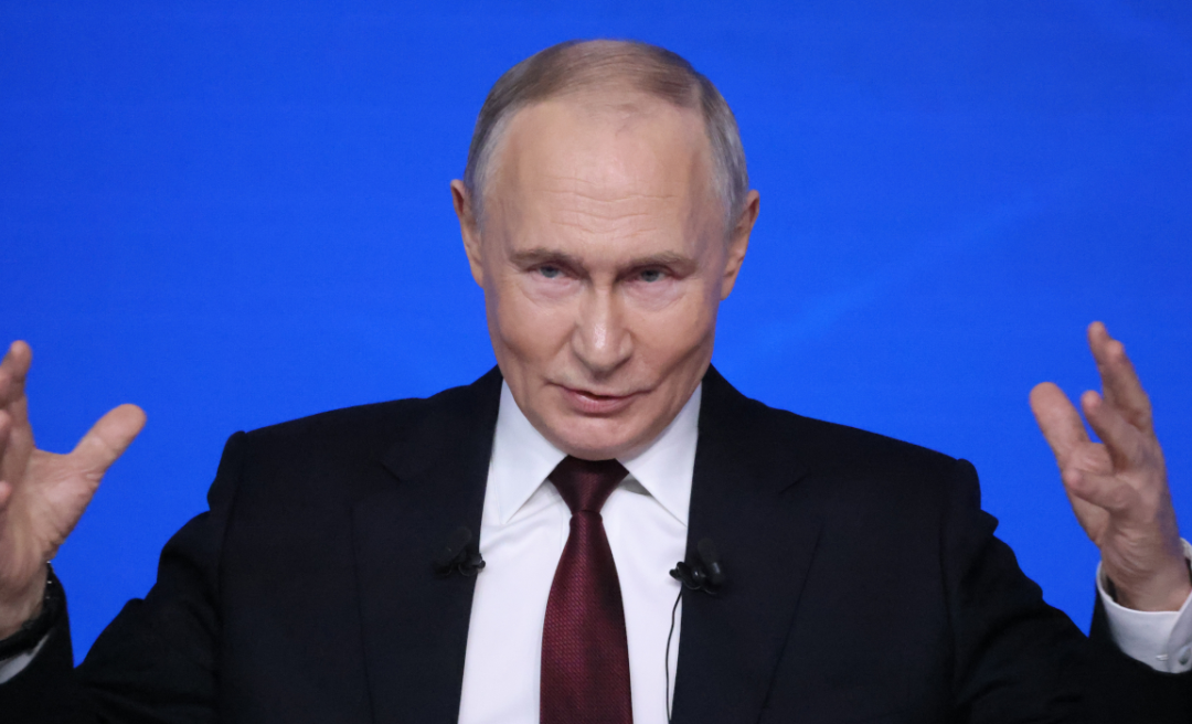 Ο Πούτιν αλλάζει τη νομοθεσία ώστε η Ρωσία να αγνοεί τις αποφάσεις των διεθνών ποινικών δικαστηρίων