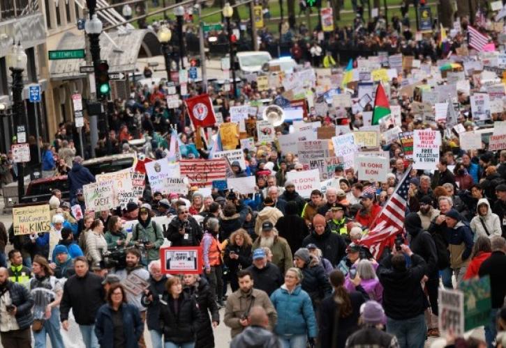 ΗΠΑ: Δύο στους τρεις Αμερικανούς θέλουν να τελειώσει σύντομα ο πόλεμος εναντίον του Ιράν