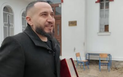 Ο ομογενής ελαιοχρωματιστής που επισκευάζει δωρεάν εκκλησίες | Όπου Υπάρχει Ελλάδα