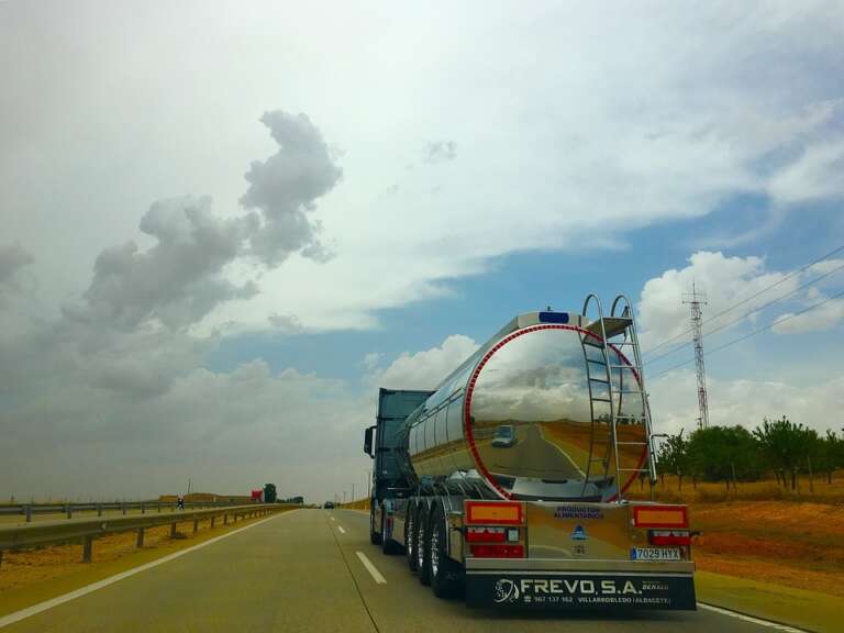 truck-1787557_960_720-768×576